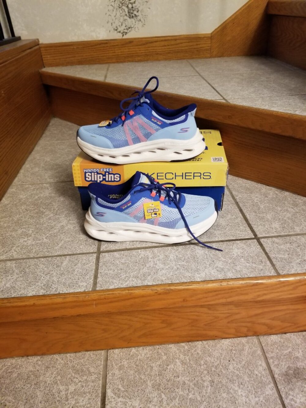 Skechers Slip In Sneakers NIB - Picture 2 of 5